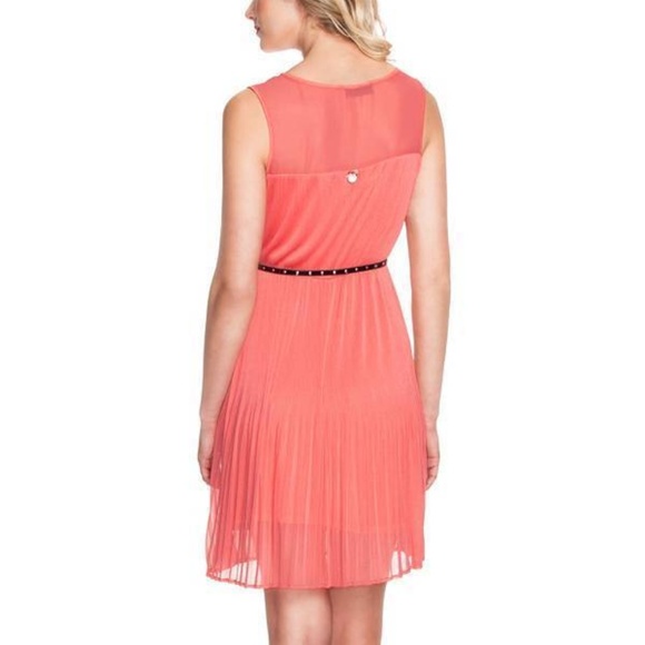 GUESS! CAROLINE WITH MINI PLEATS AND SHEER PANELS - Picture 2 of 3